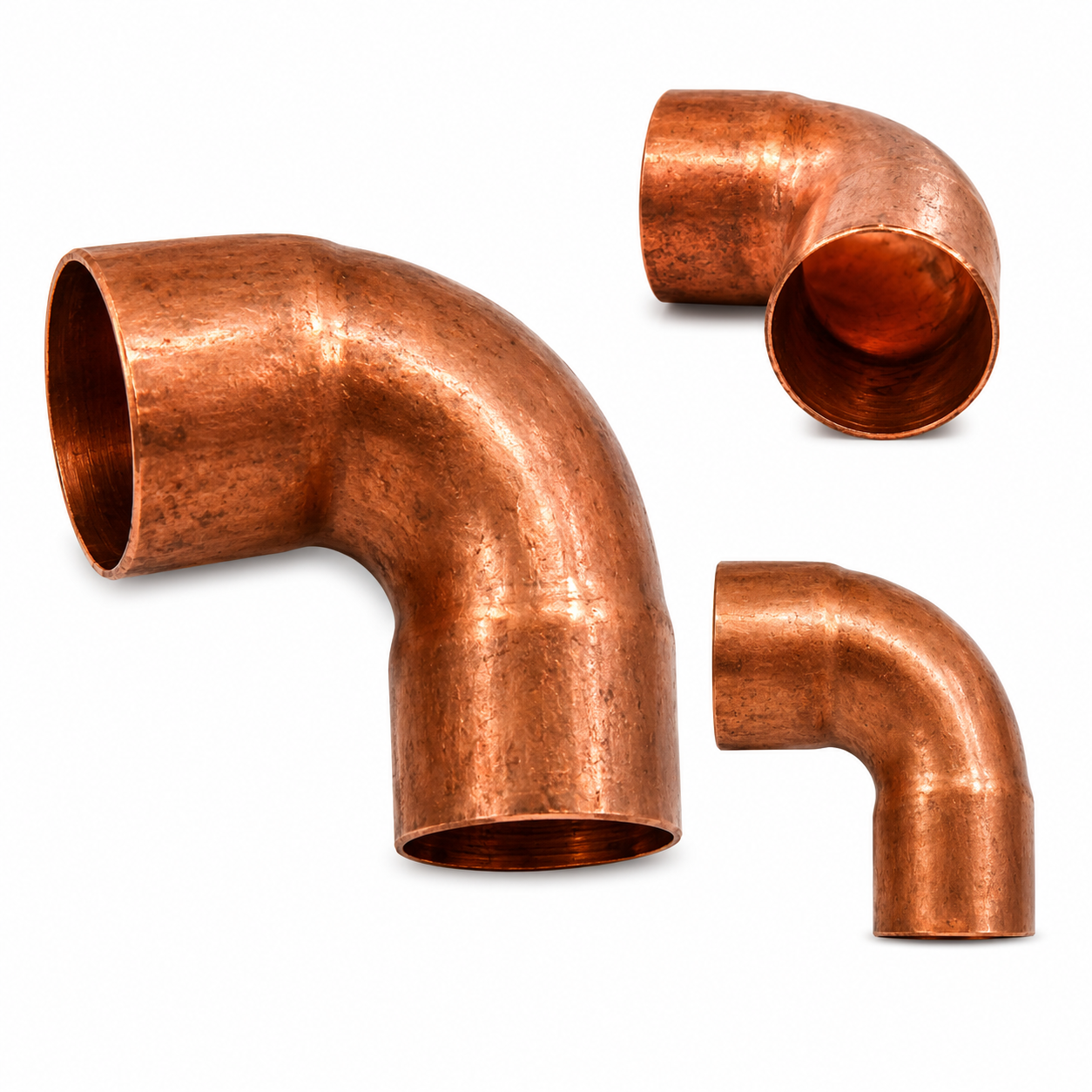 Curva de Cobre 90° 1 1/4 x 1/32 com duas extremidades lisas para mudança de direção em tubulações de sistemas de climatização e refrigeração, comercializada pela Grupo Smart Rio.