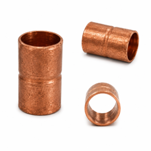 Luva de Cobre 3/8 x 1/32 com duas extremidades lisas para união reta de tubulações em sistemas de climatização e refrigeração, comercializada pela Grupo Smart Rio.