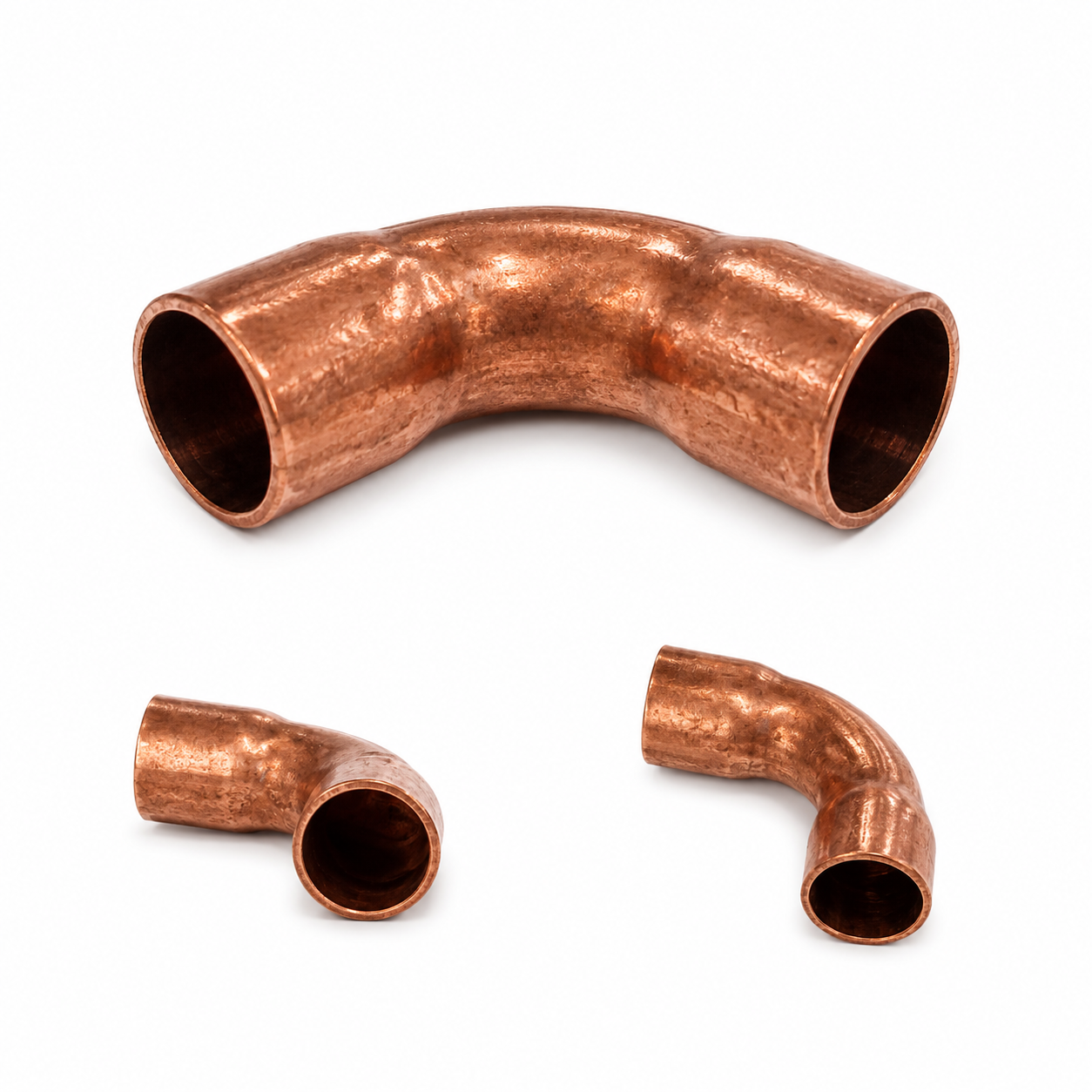 Curva de Cobre 90° 3/8 x 1/32 AB Artefatos do Brasil para mudança de direção em tubulações de cobre utilizadas em sistemas de climatização e refrigeração, disponível na Grupo Smart Rio.
